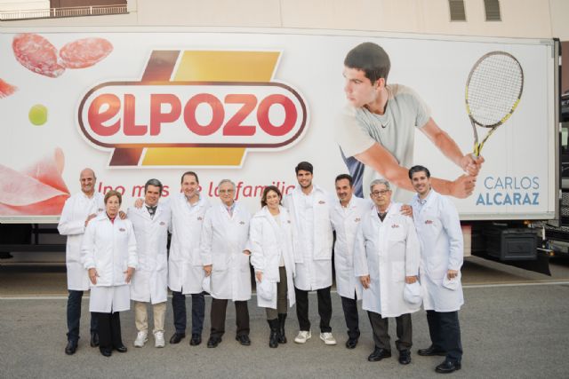 El embajador de la marca ELPOZO, el tenista Carlos Alcaraz, visita la sede central de la compañía en Alhama de Murcia, Foto 2