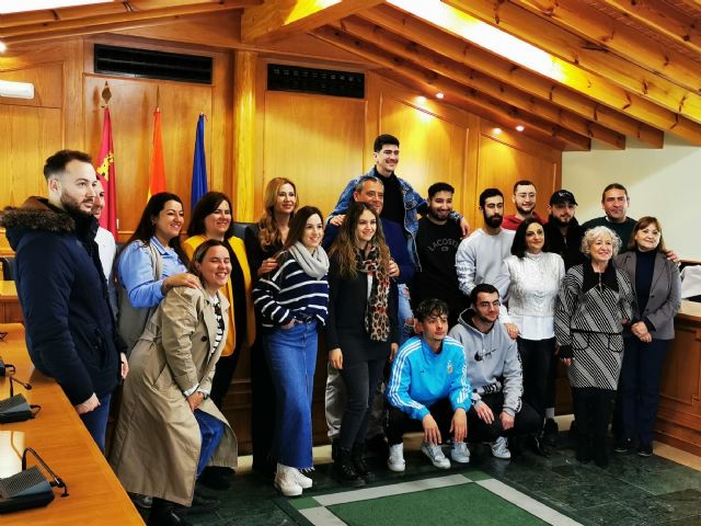 Alumnos de un programa para jóvenes del SEF participan en la rehabilitación del Centro de Servicios Sociales de Pliego - 1, Foto 1