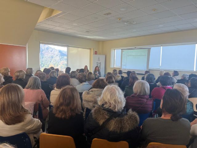 El proyecto CM en Red echa a andar con el primer encuentro de Centros de la Mujer del municipio de Murcia - 1, Foto 1