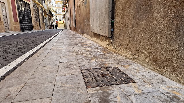 El PSOE denuncia por tercera vez la suciedad en la calle Núñez de Arce y exige soluciones a Fulgencio Gil - 1, Foto 1