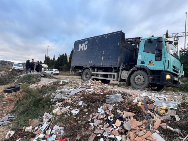 Murcia refuerza la limpieza y seguridad en Ba&ntilde;os y Mendigo con un operativo especial de retirada de residuos - 2, Foto 2