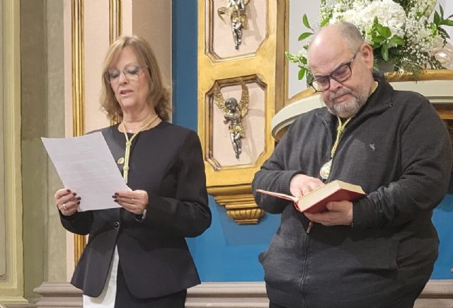 La Cofradía del Resucitado impone las medallas a las hermanas de la Junta de Damas - 2, Foto 2