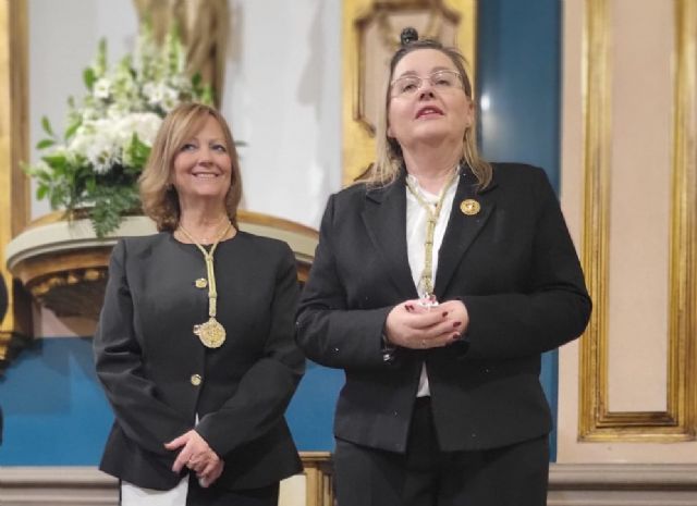 La Cofradía del Resucitado impone las medallas a las hermanas de la Junta de Damas - 4, Foto 4