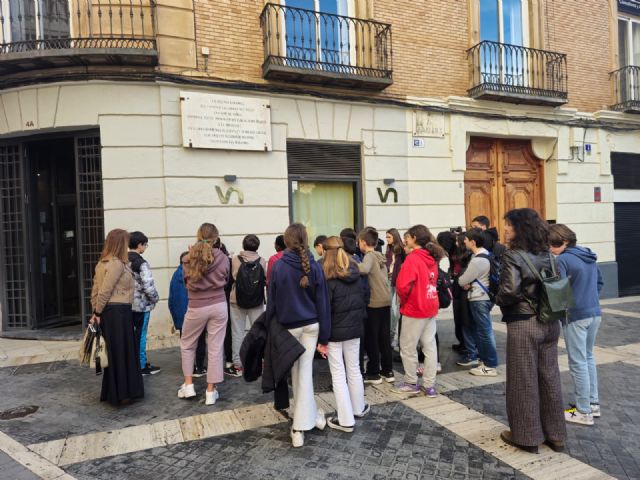 Alumnos de secundaria descubren el patrimonio lingüístico que ofrecen plazas y calles de la ciudad de Murcia - 2, Foto 2