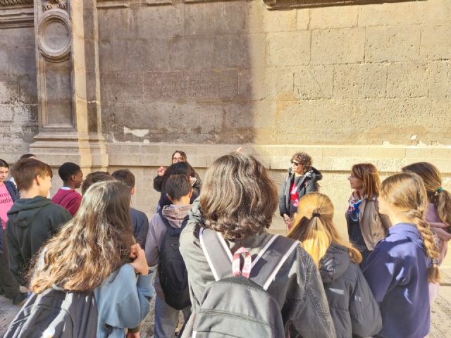Alumnos de secundaria descubren el patrimonio lingüístico que ofrecen plazas y calles de la ciudad de Murcia - 3, Foto 3