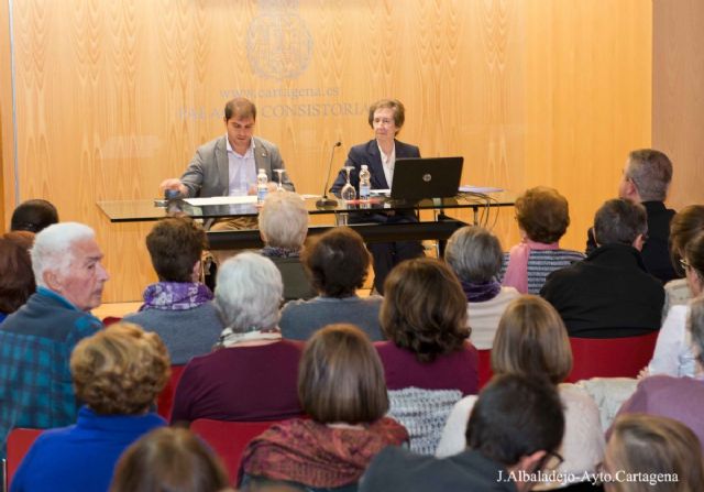 Margarita Salas dio una lección sobre el ADN en la segunda conferencia de los Premios Nobel - 5, Foto 5