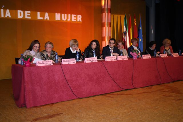 Las mujeres alzan su voz en un emotivo acto para celebrar el día 8 de marzo - 5, Foto 5