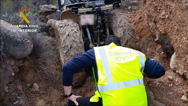 La Guardia Civil esclarece una quincena de robos de tractores en Jumilla - 2, Foto 2