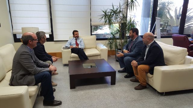 Reunión del consejero de Fomento con el presidente de la Asociación de Empresas de Medio Ambiente RM-AEMA - 1, Foto 1