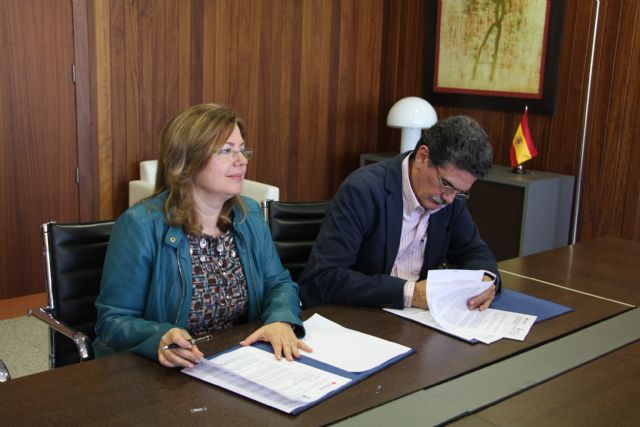 Ayuntamiento y Cruz Roja firman un convenio de colaboración para el transporte de mayores con movilidad reducida - 1, Foto 1