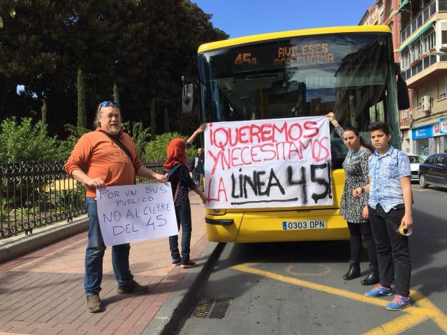 Ahora Murcia: Vecinos de Sucina se plantean irse a vivir a Murcia si se ejecuta la supresión de su línea de bus - 1, Foto 1