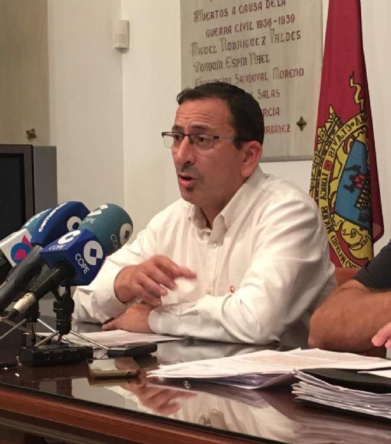 La Policía Local identifica a una persona por realizar una quema de rastrojos con riesgo de que el fuego se propagara a propiedades colindantes - 1, Foto 1