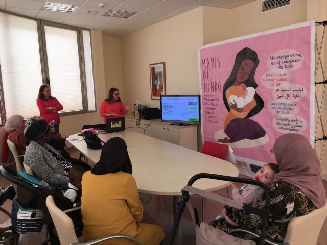 La Concejalía de Servicios Sociales en colaboración con la Asociación Columbares imparten formación a mujeres inmigrantes sobre Salud Materno Infantil - 1, Foto 1