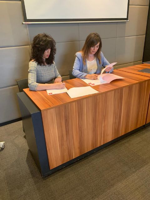 El Ayuntamiento y Ashomur firman el convenio para mejorar la señalización de los establecimientos hoteleros - 1, Foto 1