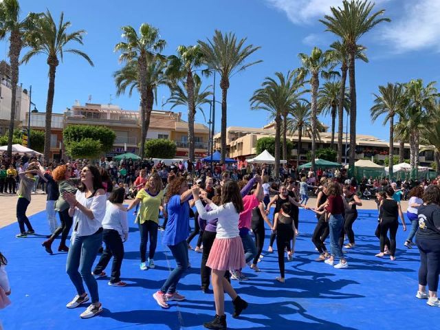 Las mujeres ponen movimiento al Día de la Mujer en la lectura del manifiesto institucional - 1, Foto 1