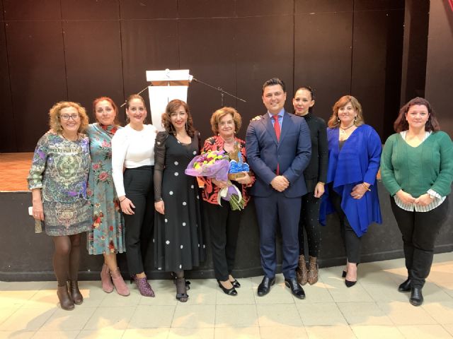 Las mujeres ponen movimiento al Día de la Mujer en la lectura del manifiesto institucional - 4, Foto 4