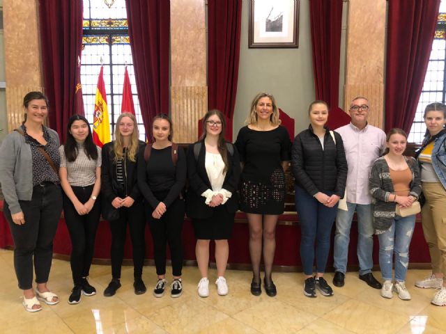 El Ayuntamiento recibe a las alumnas noruegas del Instituto Hispánico en su Salón de Actos - 1, Foto 1