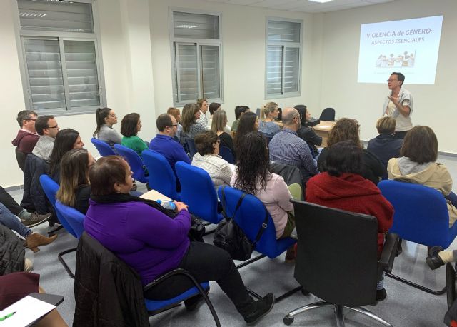 Charla sobre lenguaje no sexista para los empleados municipales con motivo del 8 de marzo - 2, Foto 2