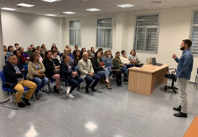 Charla sobre lenguaje no sexista para los empleados municipales con motivo del 8 de marzo - 3, Foto 3