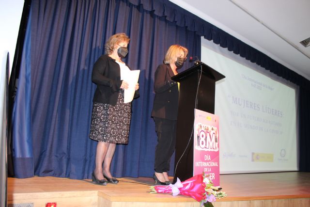 La lluvia no impide que Águilas reivindique la Igualdad entre géneros en el 8M - 2, Foto 2