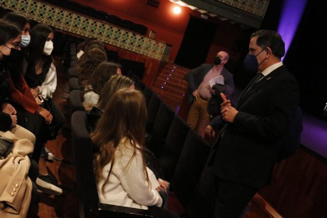 Cerca de un centenar de alumnas de instituto se adentran en las carreras de ciencias gracias a un encuentro organizado por el Ayuntamiento de Murcia - 2, Foto 2