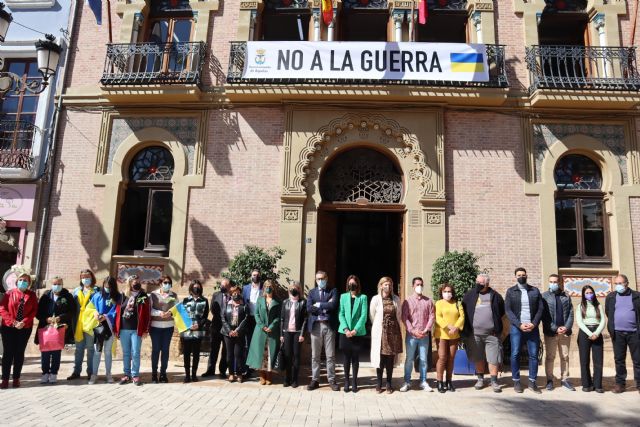 El Ayuntamiento se suma a la concentración silenciosa en señal de solidaridad con el pueblo ucraniano - 1, Foto 1