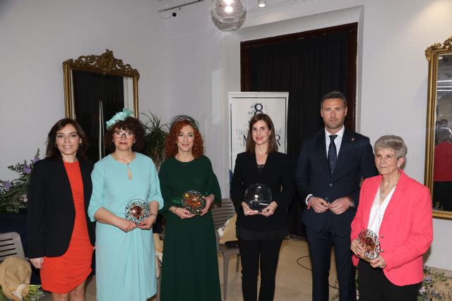 Caravaca entrega los galardones del Día de la Mujer a Lola e Inés de Montesinos Vilar y a Chon Sánchez - 1, Foto 1