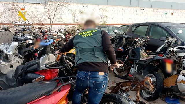 La Guardia Civil detiene a una banda que robaba vehículos a motor en las provincias de Alicante y Murcia - 3, Foto 3