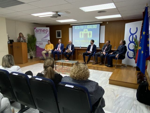 La consejera Conchita Ruiz inaugura la mesa redonda sobe Igualdad de COEC y AMEP - 1, Foto 1