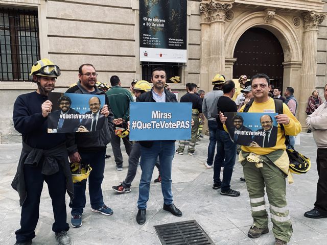 VOX acude a la concentración de los bomberos y los apoya en sus justas reivindicaciones - 3, Foto 3
