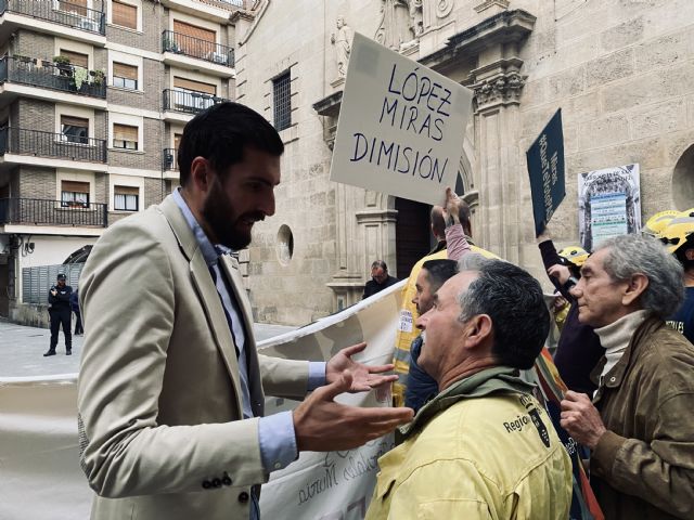 VOX acude a la concentración de los bomberos y los apoya en sus justas reivindicaciones - 5, Foto 5