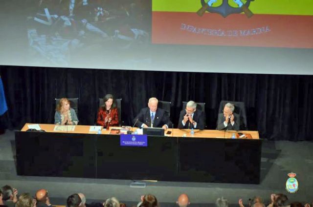 Cultura. Sevilla . Se dio la circunstancia de que la conferencia de la señora Fidalgo organizada por la Academia de San Romualdo se celebró el mismo día de la conmemoración del 487 aniversario de la fundación de la Infantería de Marina - 2, Foto 2