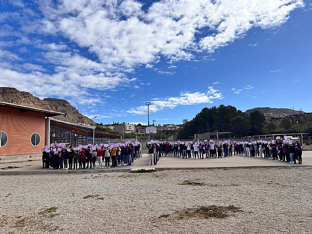 Mosaico humano por el 8M en el IES Valle del Segura - 2, Foto 2