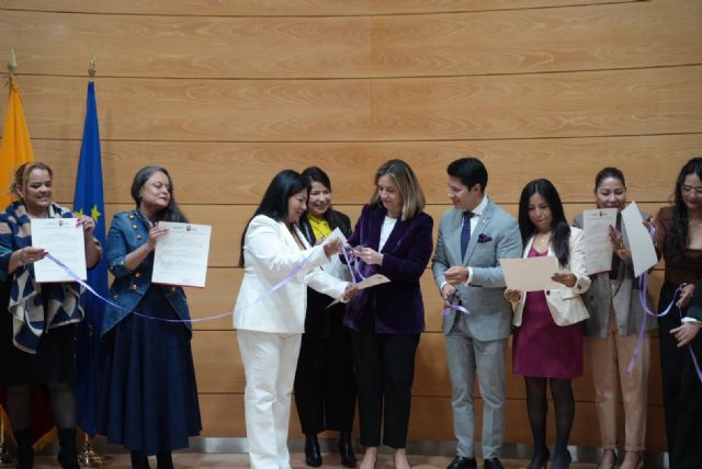 El Consulado de Ecuador en Murcia nombra `Embajadora del Consejo Violeta� a la consejera de Pol�tica Social, Conchita Ruiz, Foto 2