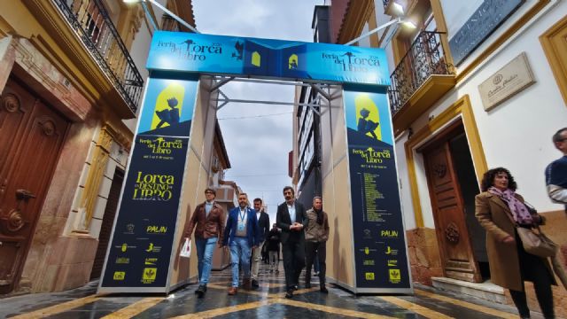 Lorca cierra su Feria del Libro con el broche multitudinario de Juan del Val - 3, Foto 3