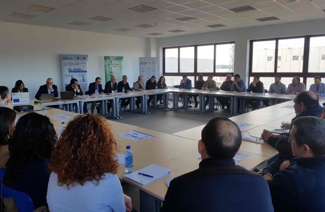 Unas 40 firmas de calzado y complementos del Noroeste se reúnen en la asociación Calzia para conocer el plan de impulso industrial y tecnológico del INFO - 1, Foto 1