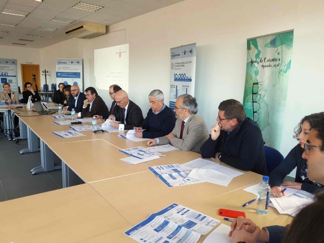Unas 40 firmas de calzado y complementos del Noroeste se reúnen en la asociación Calzia para conocer el plan de impulso industrial y tecnológico del INFO - 2, Foto 2