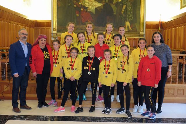 El alcalde y la edil de Deportes reciben al grupo de baile ‘Crazy to dance’, tras su clasificación para la final europea del concurso ‘Dancing Stars. Vive tu sueño’ - 2, Foto 2