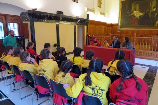 El alcalde y la edil de Deportes reciben al grupo de baile ‘Crazy to dance’, tras su clasificación para la final europea del concurso ‘Dancing Stars. Vive tu sueño’ - 4, Foto 4