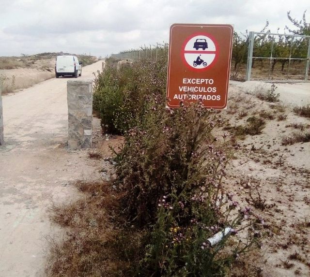 The owners of farms that must make obligatory use of stretches of the Greenway Campo de Cartagena-Totana to access their properties have to request authorization to the Consortium of Greenways of the Region of Murcia, Foto 1