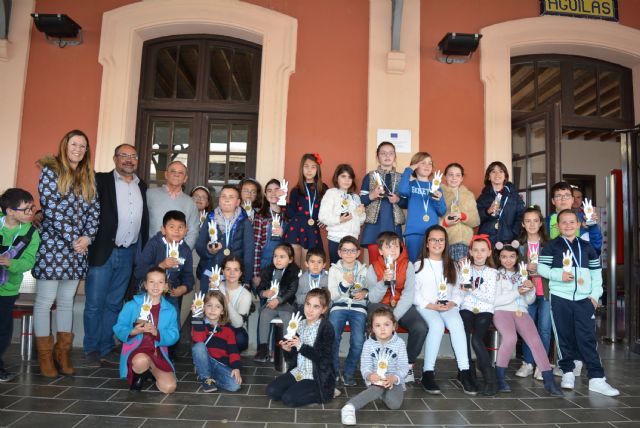 Los escolares aguileños participan en el concurso Mi tren y yo de la Asociación El Labradorcico - 1, Foto 1