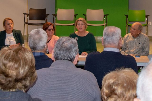 Un programa municipal pone universitarios al teléfono para hacer compañía a mayores que viven solos - 1, Foto 1