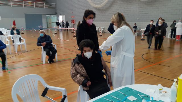 El buen ritmo de vacunación contra el Covid a las personas mayores de 80 años en Lorca cumple las previsiones y permite administrar todas las dosis - 3, Foto 3