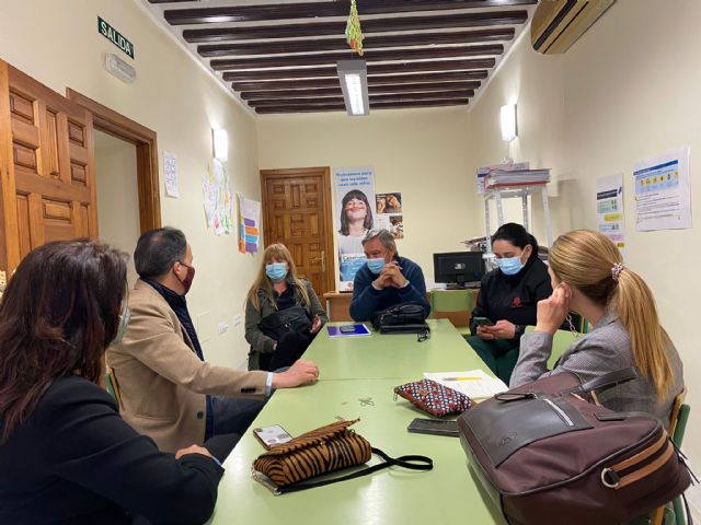 Fulgencio Gil reclama la cesión inmediata de un local a Cáritas para que pueda reanudar el servicio de ropero, que ha quedado interrumpido en plena crisis - 2, Foto 2