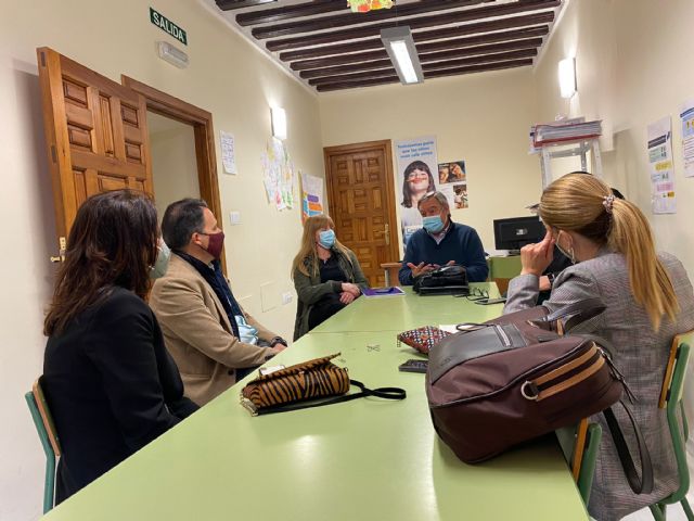 Fulgencio Gil reclama la cesión inmediata de un local a Cáritas para que pueda reanudar el servicio de ropero, que ha quedado interrumpido en plena crisis - 3, Foto 3