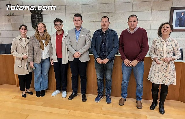Seis nuevos trabajadores se incorporan a diferentes Concejalías del Ayuntamiento, Foto 1