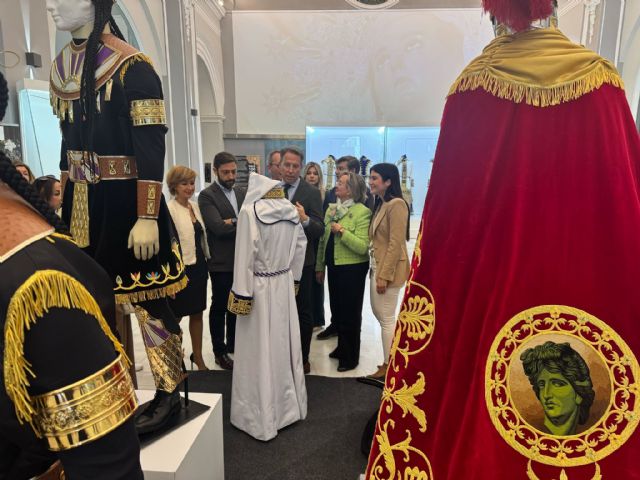 El Paso Blanco incorpora nuevos bordados y personajes a los Desfiles Bíblicos Pasionales de la Semana Santa de Lorca - 1, Foto 1