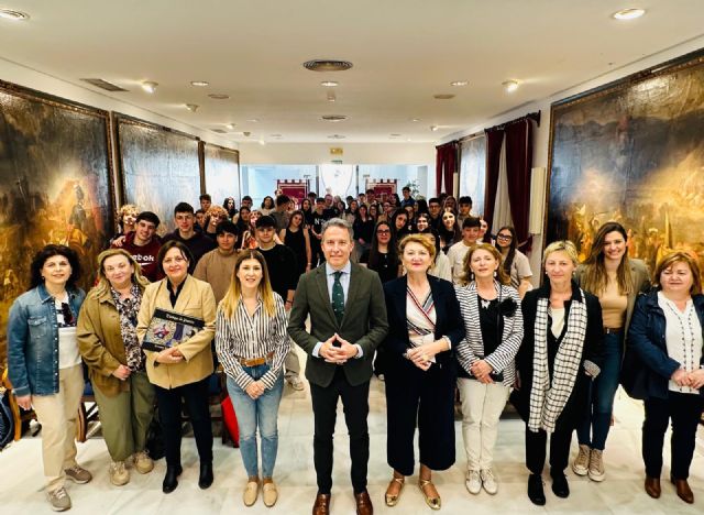 El alcalde de Lorca recibe a más de una treintena de estudiantes italianos que participan en un intercambio educativo con el instituto José Ibáñez Martín - 1, Foto 1