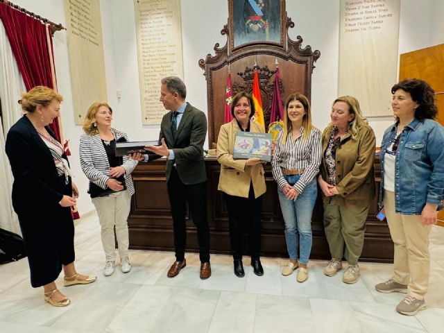 El alcalde de Lorca recibe a más de una treintena de estudiantes italianos que participan en un intercambio educativo con el instituto José Ibáñez Martín - 2, Foto 2