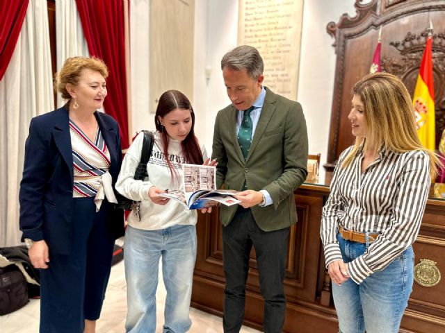 El alcalde de Lorca recibe a más de una treintena de estudiantes italianos que participan en un intercambio educativo con el instituto José Ibáñez Martín - 3, Foto 3